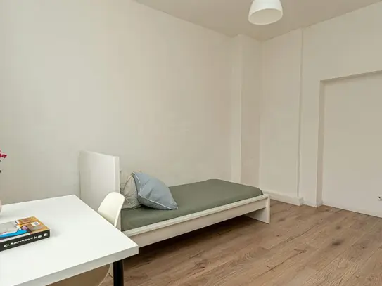 SHARED LIVING: Bright apartment in Britz with 2 housemates