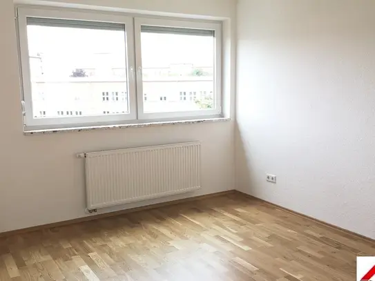 *Neu modernisiert - 3 Zimmer - hell - Balkon - ruhige Seitenstrasse*