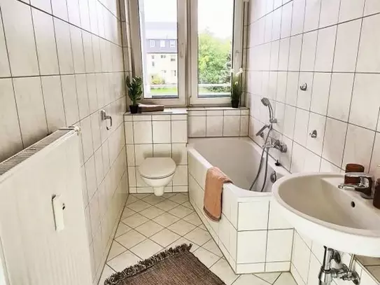 CHARMANTE 4 ZIMMER WOHNUNG MIT BALKON IN KÜCHWALDNÄHE...