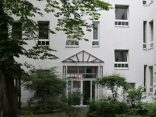 Individuell geschnittene 2-Zimmer-Wohnung mit Balkon steht zur Vermietung!