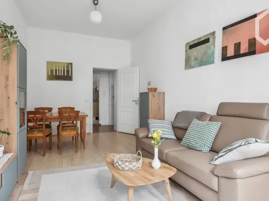 Cozy, quiet and newly furnished apartment in an old building near the park in the middle of Prenzlauer Berg