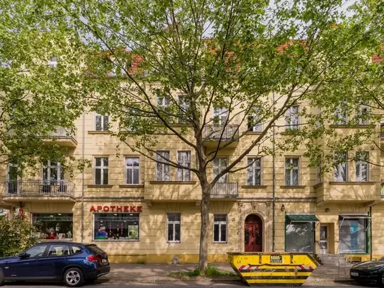 Modern, bright and quiet 2 room business apartment with balcony in a listed old building in green Pankow, Berlin - Amst…