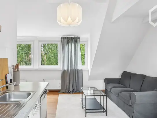 Bright and gorgeous suite in vibrant neighbourhood