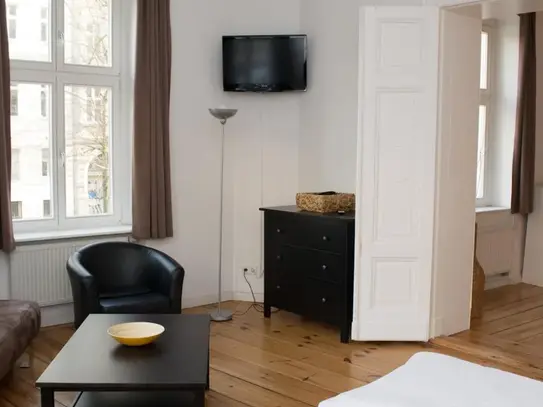 Large 3 room apartment with 1,5 bathrooms in central Prenzlauer Berg, Berlin - Amsterdam Apartments for Rent