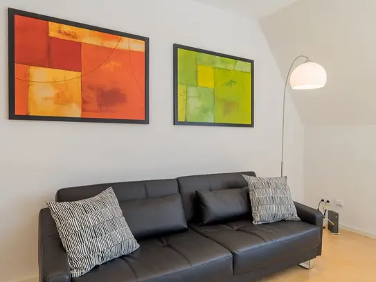 Luxury, stylish and freshly renovated apartment in Steglitz - with rain-shower, Smart-TV!!