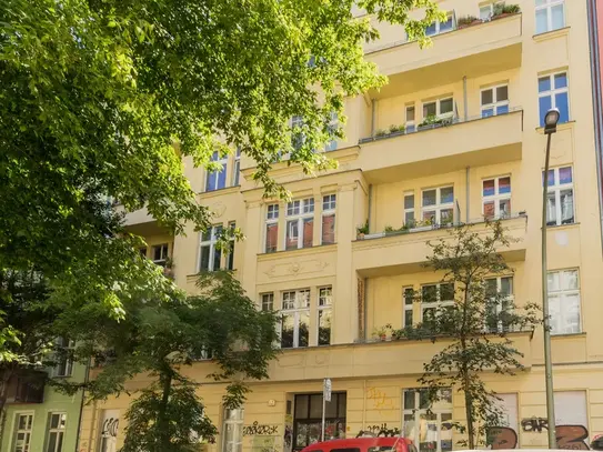 Bright and comfortable 2-room apartment in trendy Berlin Friedrichshain.