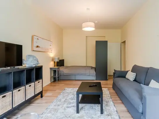 Modern 44 sqm Studio with High-Speed WiFi & Smart TV – Cozy & Beautiful!, Berlin - Amsterdam Apartments for Rent