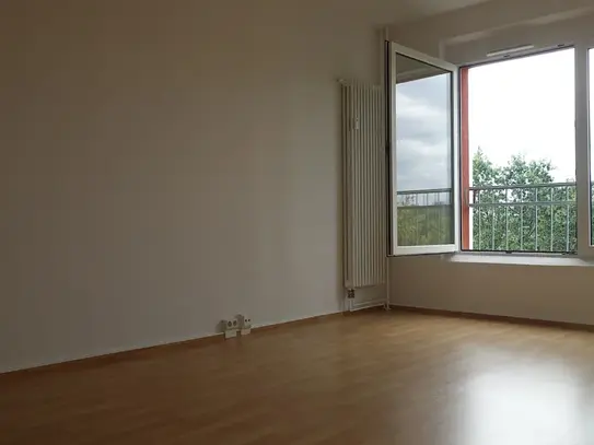 Einzugsbereite 2 Zimmer Wohnung mit Balkon und Aufzug