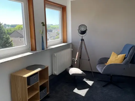 Bright, modern attic apartment (Hiddenhausen)