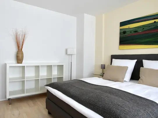 Timelessly Furnished Apartment with Lift in the Center of Cologne – euhabitat