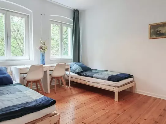 Single bed in a twin bedroom, in a 2-bedroom apartment near Prenzlauer Allee transport station