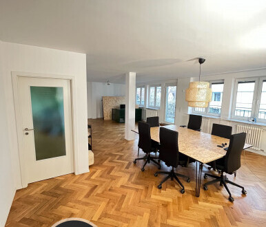Teilmöblierte Bürofläche zu vermieten - zentrale Lage und Dachterrasse - All-in-Miete