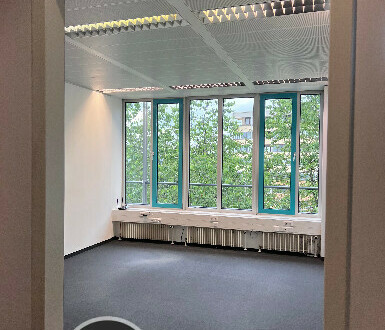Sehr heller und ruhiger Raum in einem modernen Bürohaus - All-in-Miete