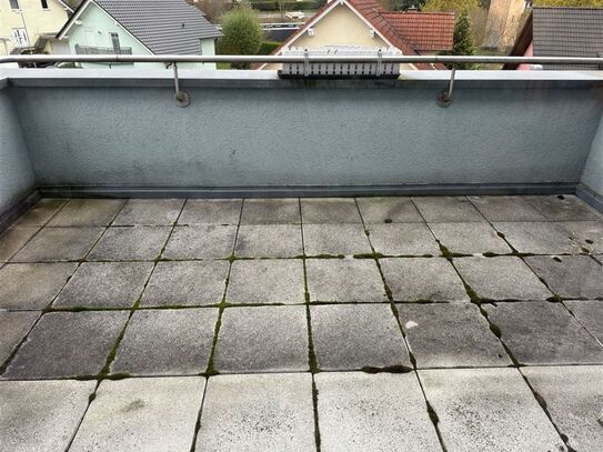 Schöne Dachgeschosswohnung mit Balkon in Wohnanlage