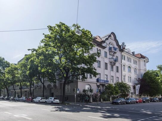 Herrschaftliche 5-Zimmer-Wohnung mit Balkon in einem wunderschönem Jugendstil-Altbau in Schwabing