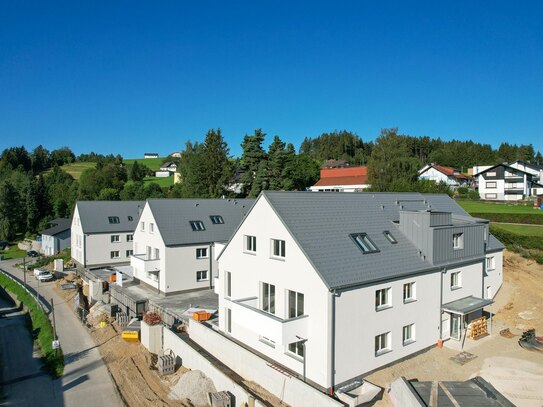 Qualität und Komfort: Große Dachgeschoßwohnung mit südseitiger Dachterrasse und zwei Tiefgaragenplätzen in Hellmonsödt!