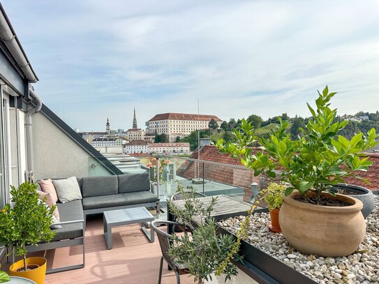 "Wohnen an der Donau"- stylische Dachgeschoßwohnung in Alt-Urfahr mit tollem Ausblick!