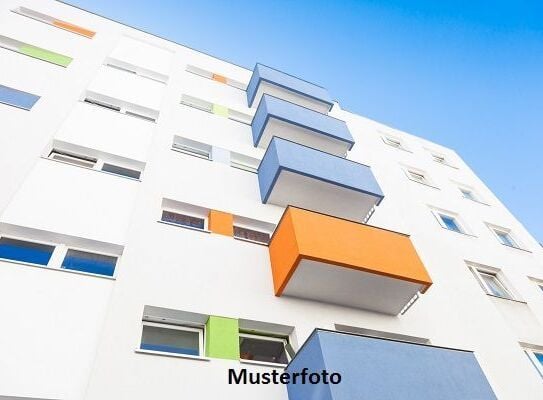 Wohn- und Geschäftshaus mit Balkon und Terrasse