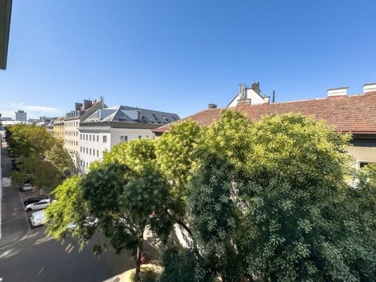 Renovierungsbedürftige 2-Zimmer Wohnung Nähe Eissalon Tichy