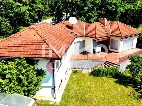 Lichtdurchfluteter, geräumiger Bungalow mit großer Terrasse Garten, Pool im Garten - Grüne Ruhelage