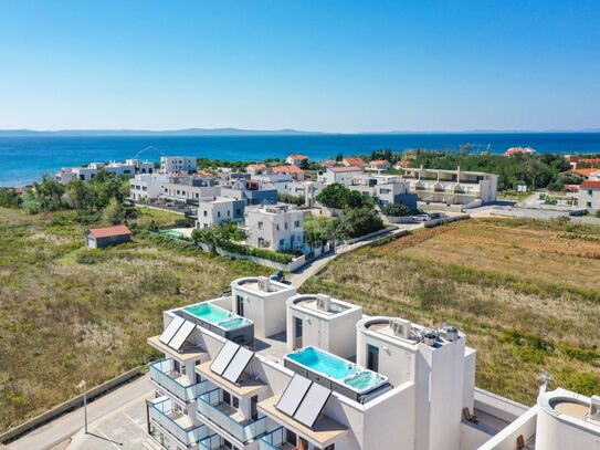 ZADAR, PRIVLAKA – Ihre Traumvilla: Meerblick, Whirlpool auf dem Dach und nur 100 m zum Strand! R3