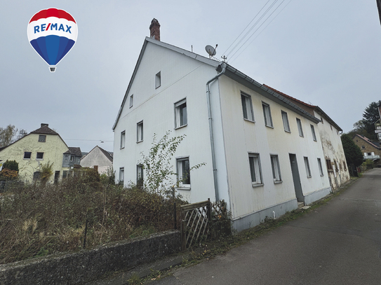 Machen Sie es zu Ihrem Meisterwerk: Historisches Haus mit Scheunen zum Neugestalten