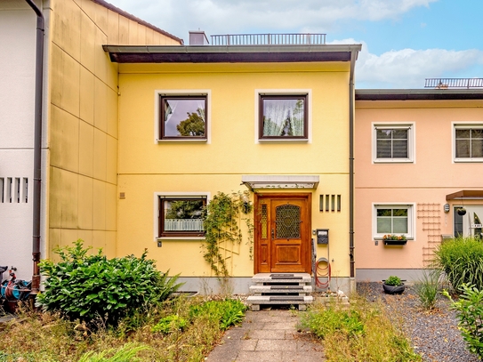 ***VERKAUFT*** Großzügig geschnittenes Reihenmittelhaus 
in ruhiger Wohnsiedlungslage
am Stadtrand in Waldkraiburg