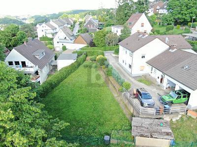 GRÜNES GLÜCK MIT BAUGENEHMIGUNG IN RUHIGER LAGE