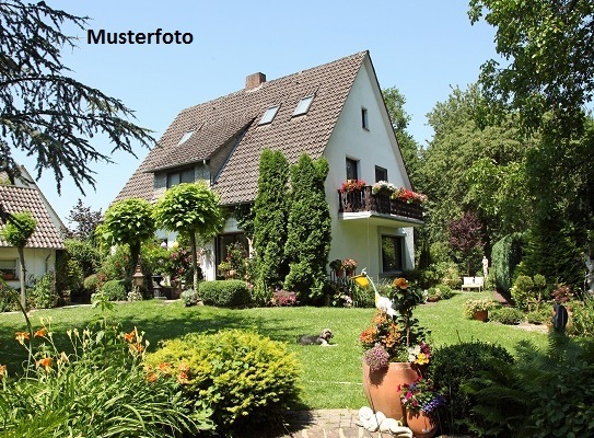 Einfamilienhaus mit überdachtem Pkw-Stellplatz