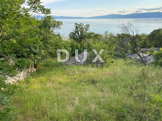 RIJEKA, KOSTRENA – Grundstück 1.211 m2 mit Meerblick – nur 160 Meter vom Meer entfernt! GELEGENHEIT!