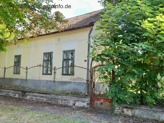 Einfamilienhaus mit 1,2 Hektar Land in der Nähe von Marcali zu verkaufen