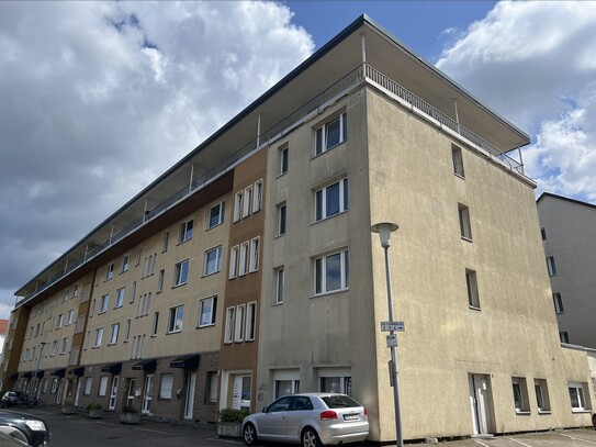 Großzügige 2-Zimmer-Wohnung mit großem Balkon und Stellplatz in zentraler Lage