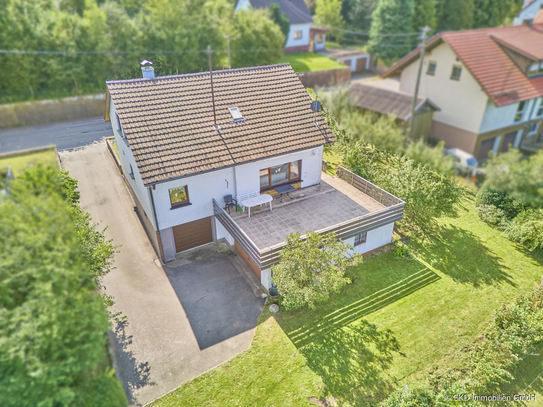 Wohnen mit Weitblick: Einfamilienhaus mit großem Grundstück in zentraler Lage von Waldbrunn!