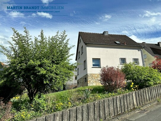 Freistehendes Ein-, oder Zweifamilienhaus mit Garten 
und Garage in Niedernhausen-Königshofen