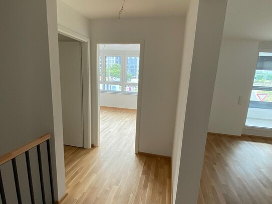 Lichtdurchflutete Neubau Maisonettewohnung: Erstbezug in zentraler Lage