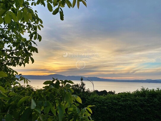 Njivice, Verkauf, Wohnung mit Panoramablick auf das Meer!