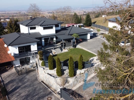 Modernes Wohnhaus in Aussichtslage Nähe Osterhofen