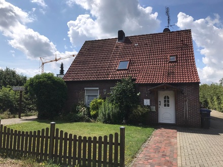 Einfamilienhaus mit Einliegerwohnung in 26340 Zetel – Neuenburg
