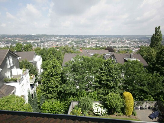 Elegante, helle 3 Zimmer DG-Wohnung mit Tageslichtbad nähe Tölleturm