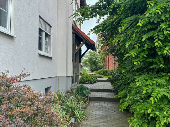 Lichtdurchflutete Zweiraumwohnung mit Balkon und Stellplatz bei Leipzig