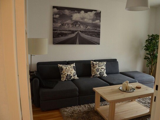 Provisionsfrei: Exklusiv möbl. 2 Zimmer Whg. in Bockenheim // Fully Furnished 2 Room Flat