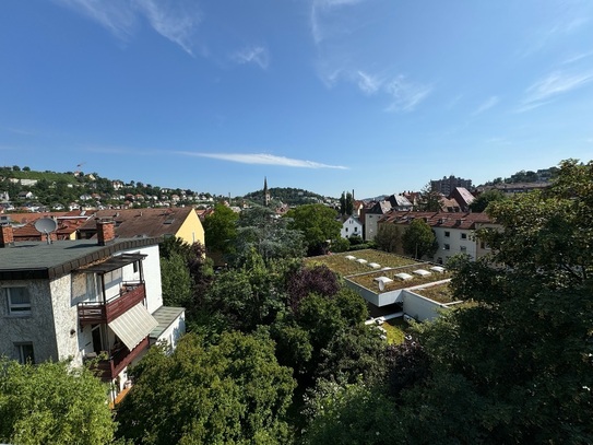 "On Top - Helle und großzügige 2,5-Zi.-DG-ETW in S-Süd mit Stadtblick"