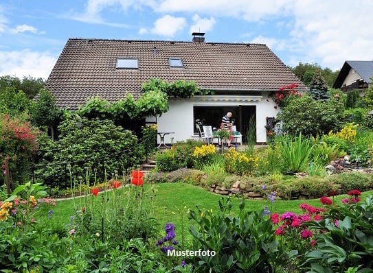 Einfamilienhaus in locker bebautem Wohngebiet