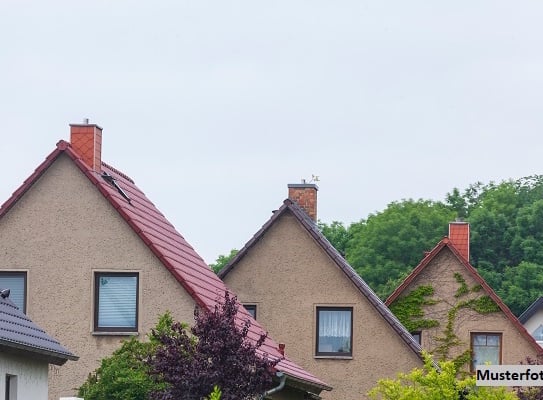 Einfamilienhaus mit Anbauten