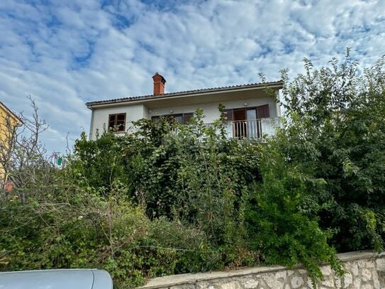 KOSTRENA, RIJEKA - Einfamilienhaus mit Garten und Meerblick, ruhige Straße, 400 m vom Meer entfernt