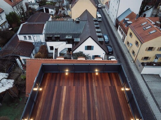 Stilvoll sanierte Dachgeschoss-Wohnung mit Blick über die Stadt in der Feldmüllersiedlung!