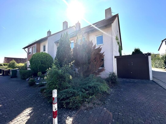 Reihenendhaus in schöner Lage mit Garten und Garage * in Zirndorf