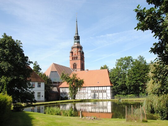 Exclusive 5 Zimmer Wohnung 1 Geschoss mit Terrasse und Garten im ruhigen Herzen von Itzehoes Zentrum