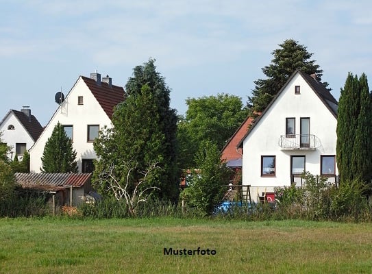 Einfamilienhaus mit Terrasse und Carport