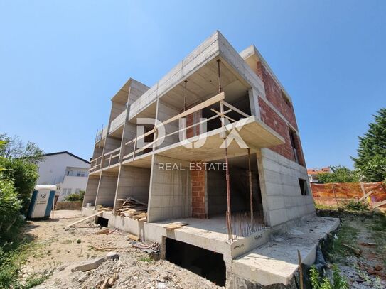 INSEL KRK, STADT KRK - Dreistöckiges Apartment mit Garage und Meerblick